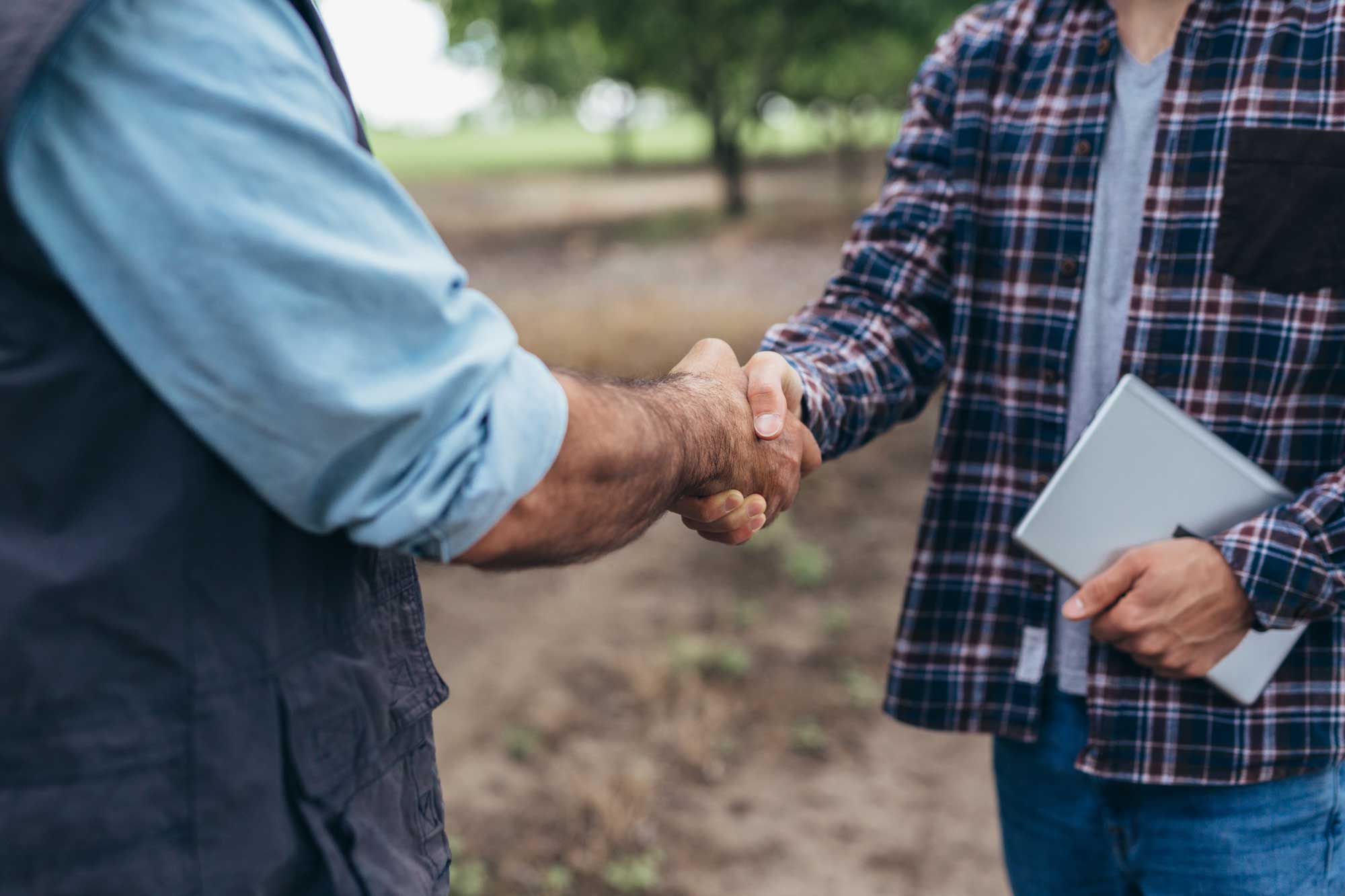close-up-of-2-business-owners-handshake-outdoor